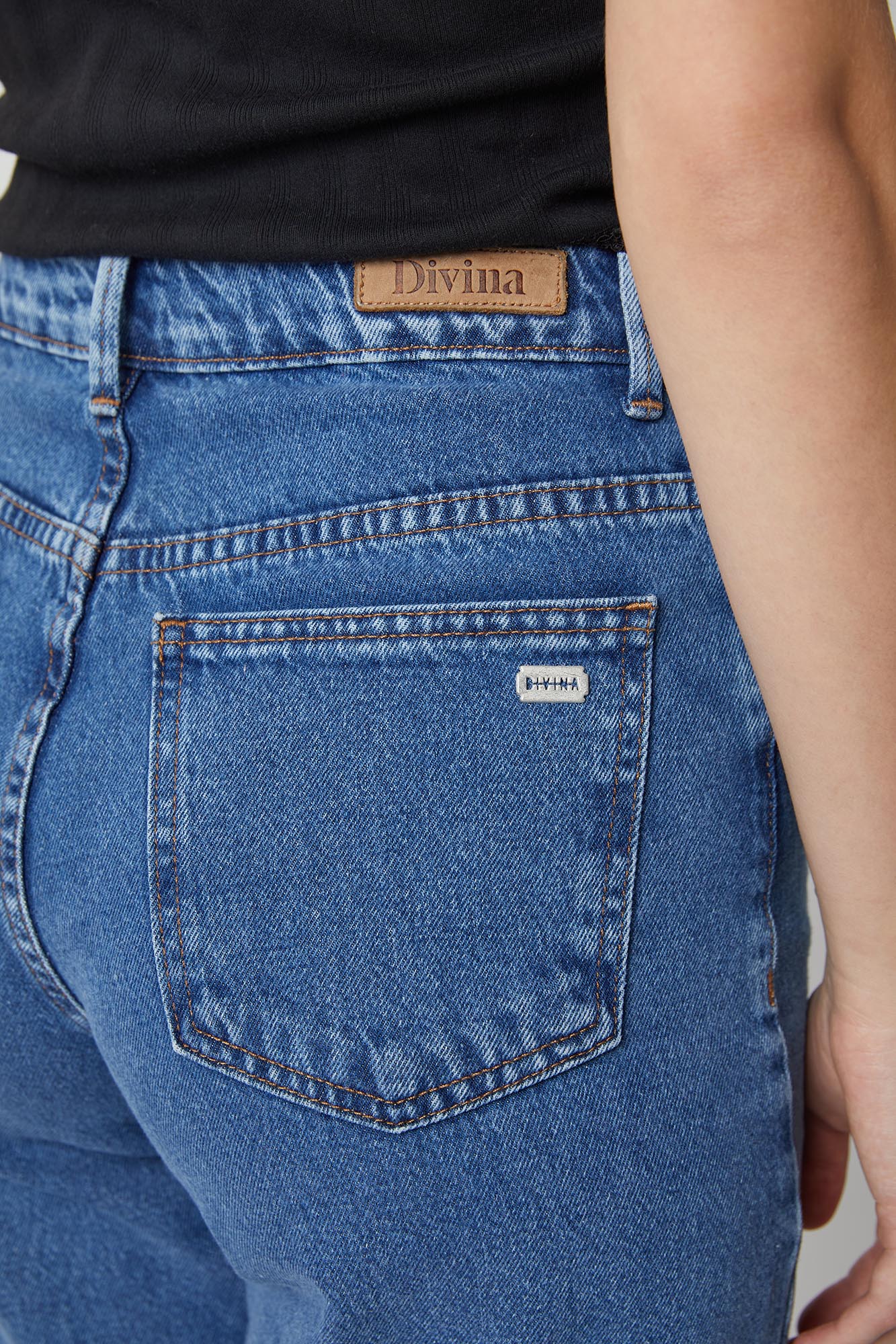 DW2460007-32 - JEAN MOM LILI ELBE