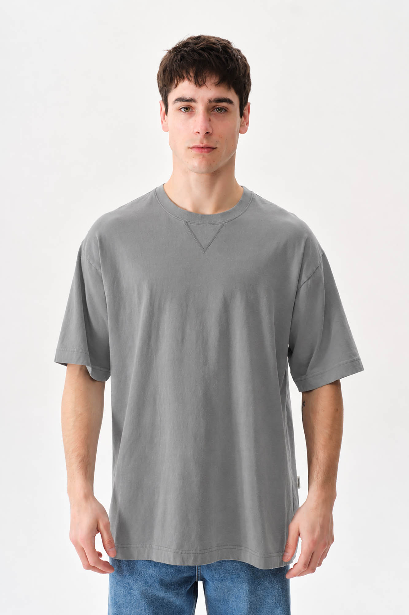 REMERA TRIGONO